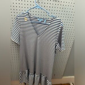 Draper James brand Blue and white stripes size X-Large

R1